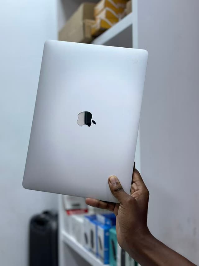 MacBook Pro 2022 M2 8 GB 512GB SSD